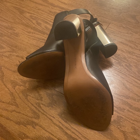 Banana Republic like new stack heels, Size 8 1/2 - Picture 4 of 4